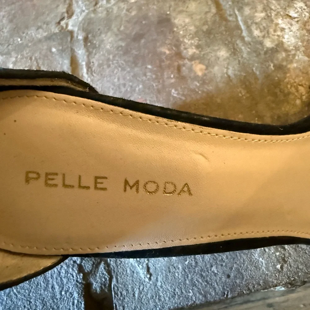 Pelle Moda Black Heels with Colorful Embroidery - Picture 2 of 2